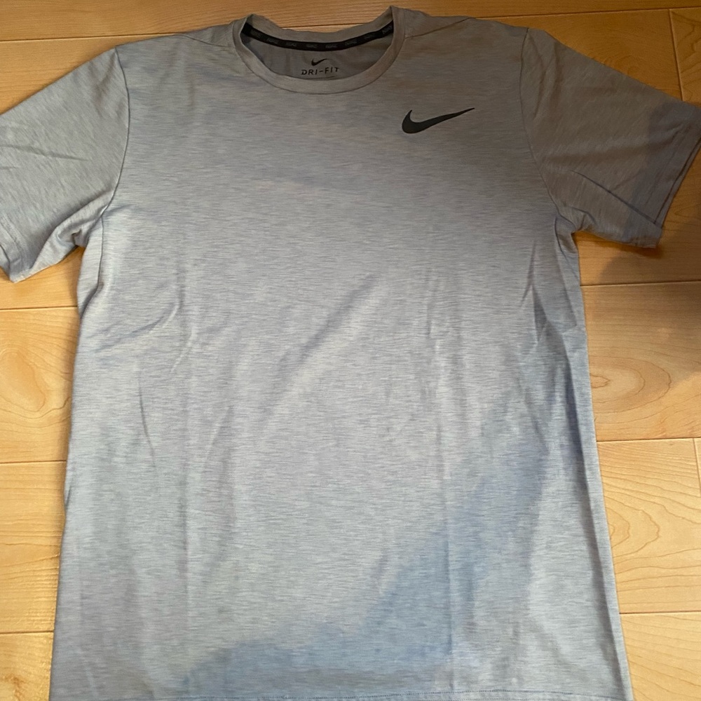 Men’s medium Nike Performance T-Shirts